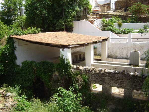 ?image=Cortelazor/fountain.jpg