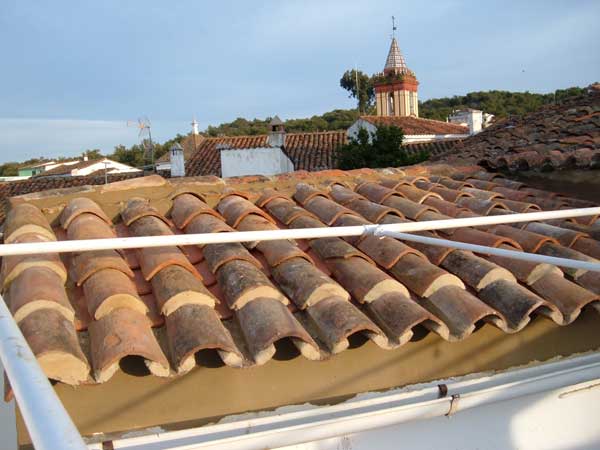 ?image=The House/Works Early 2005/newRoof.jpg